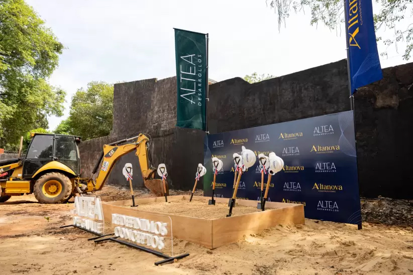 Palada inicial del proyecto Altea de Gaulle