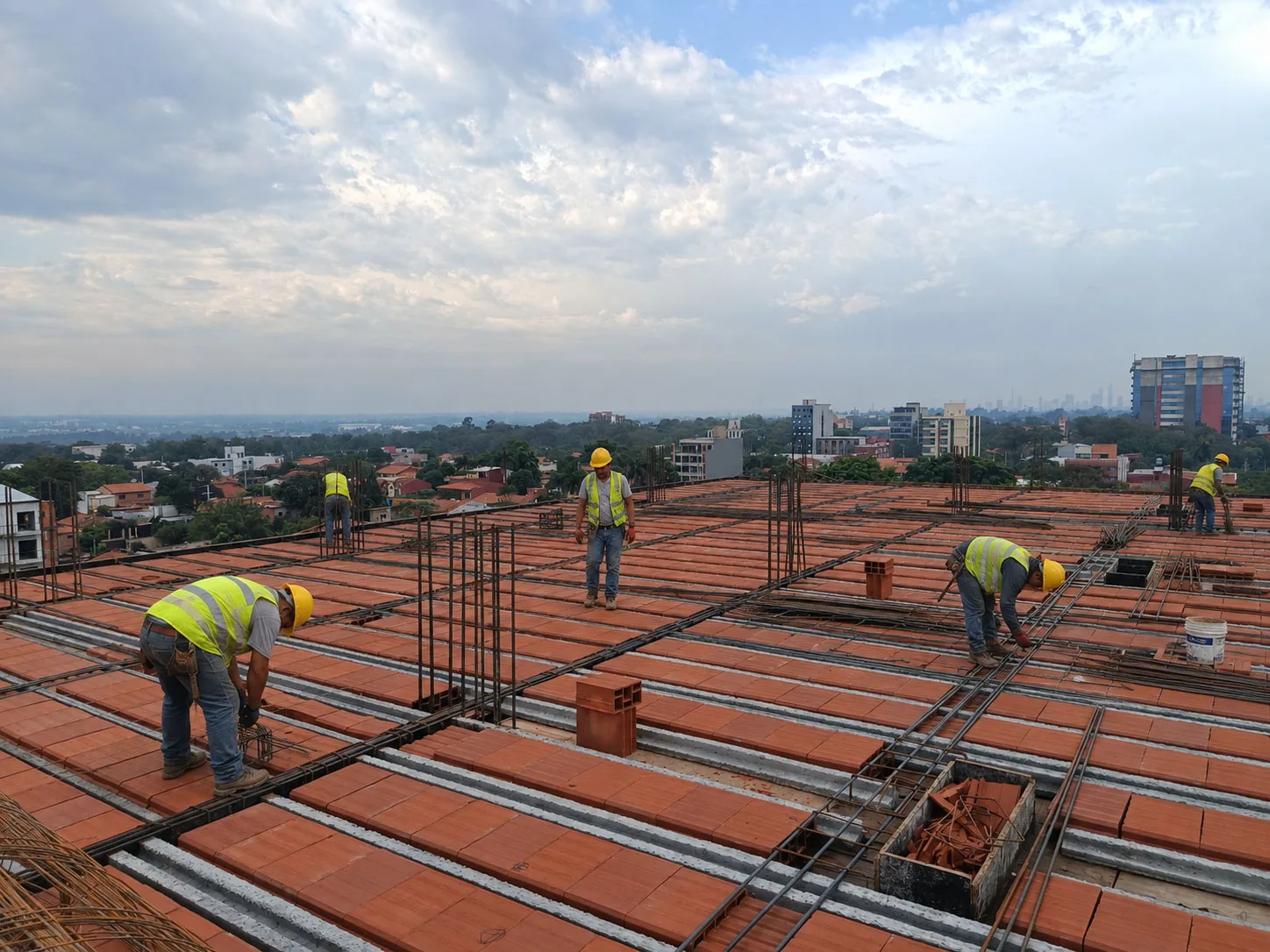 Imagen 4 de Altea Hub alcanza un 77 % de avance estructural y avanza sobre el Nivel 7